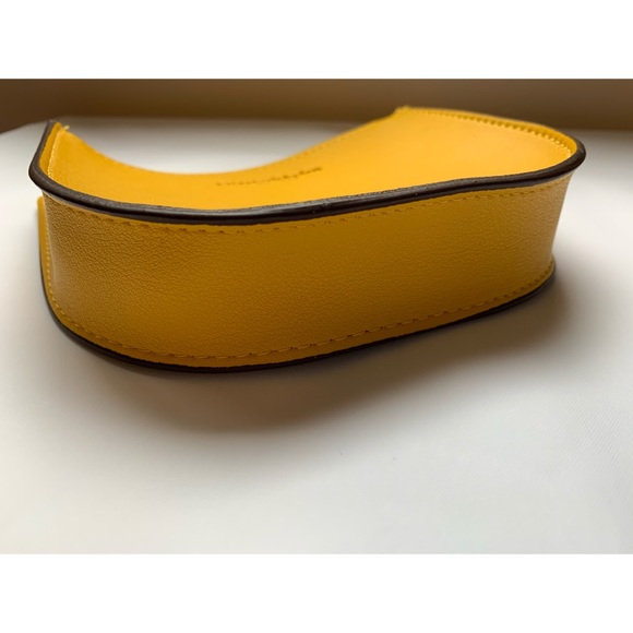 Elizabeth Arden mustard yellow makeup bag - Picture 5 of 10